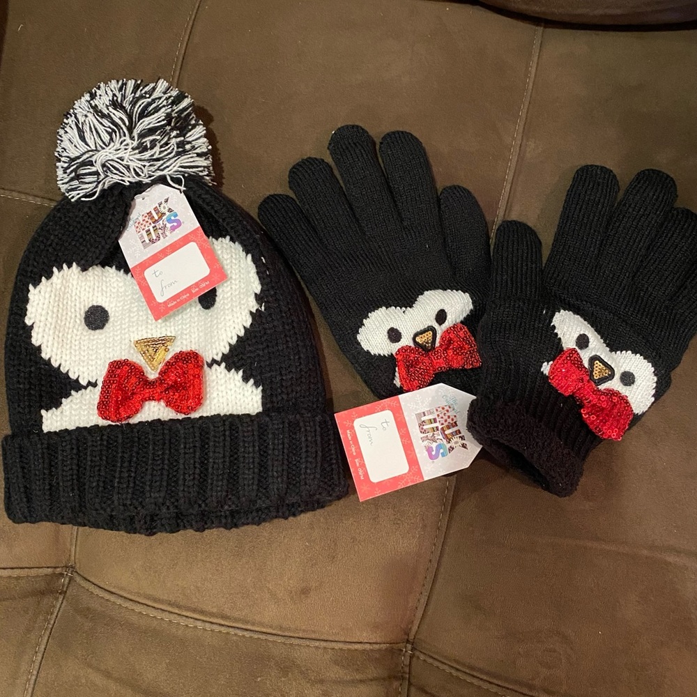 Muk Luks Penguin Pom Hat w Matching Penguin Gloves